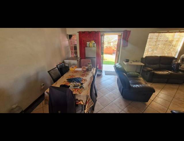 2 BEDROOM TOWNHOUSE FOR SALE IN MONAVONI